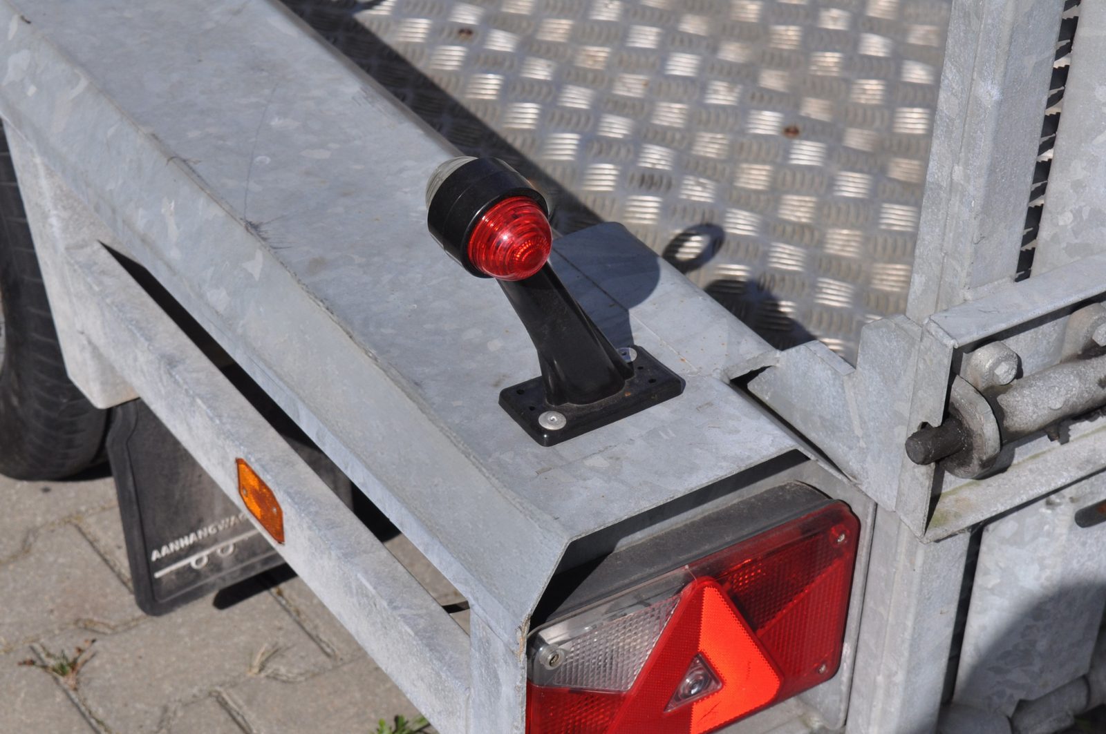 Red/white angled outline marker lights, 19 cm – set of 2 – left and right – LED