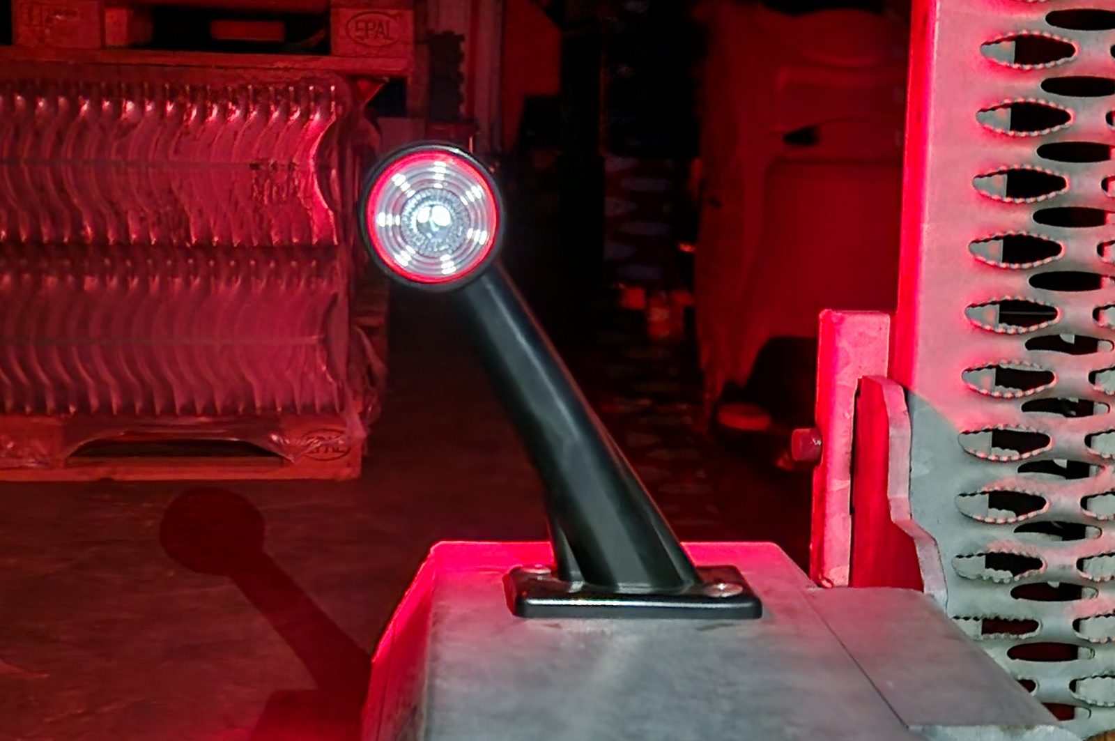 Red/white angled outline marker lights, 19 cm – set of 2 – left and right – LED
