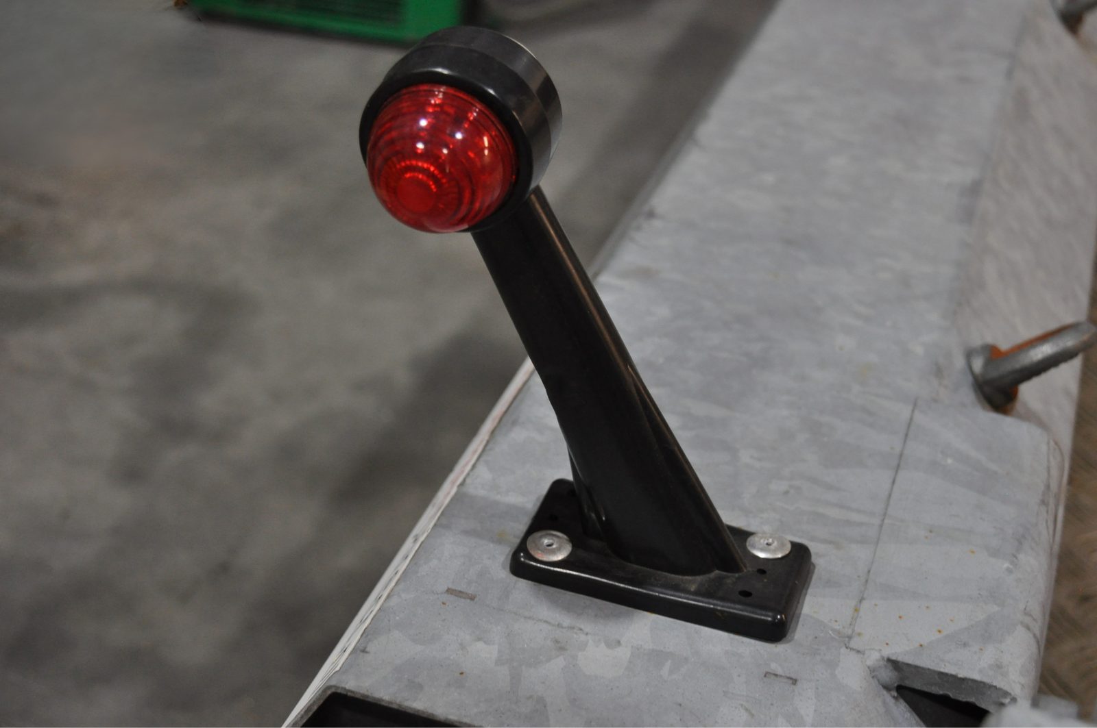 Red/white angled outline marker lights, 19 cm – set of 2 – left and right – LED