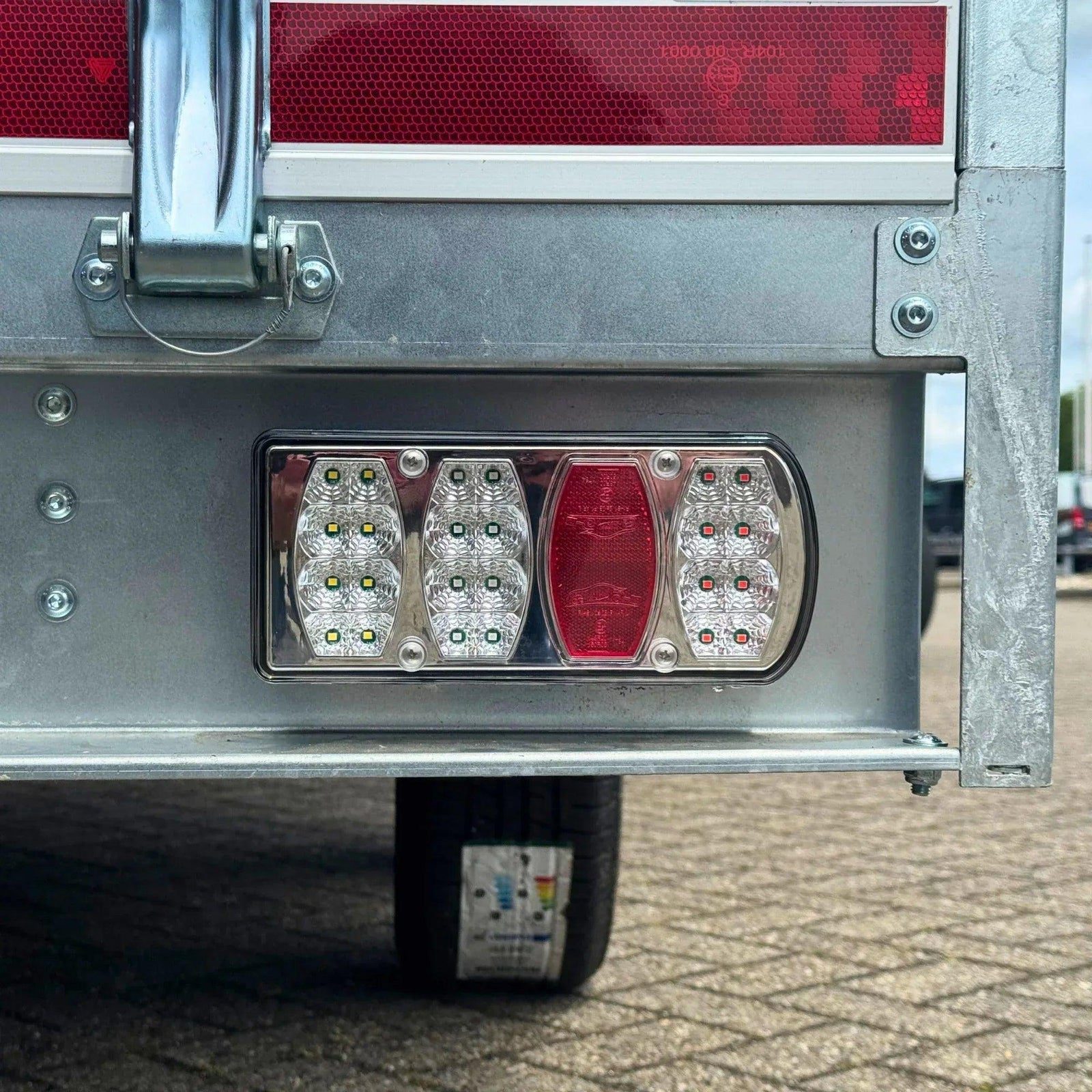 Rear light – Cantonal LED – right – 5-pin connector – 228 x 100 x 53 mm