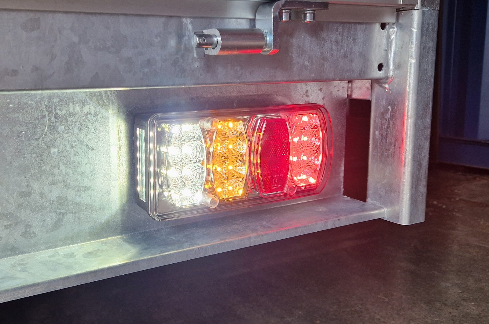 Rear light – Cantonal LED – right – 5-pin connector – 228 x 100 x 53 mm