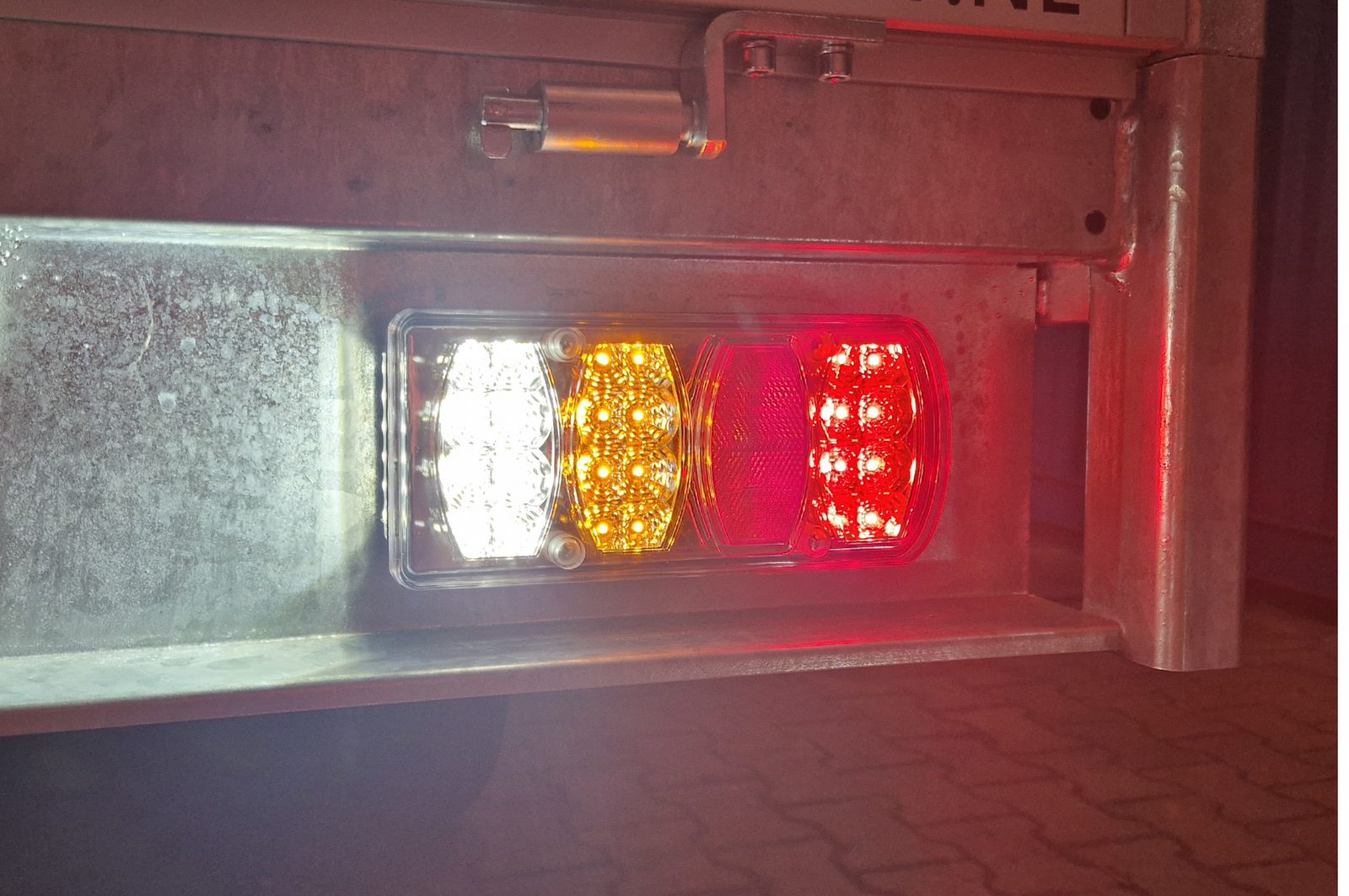 Rear light – Cantonal LED – right – 5-pin connector – 228 x 100 x 53 mm