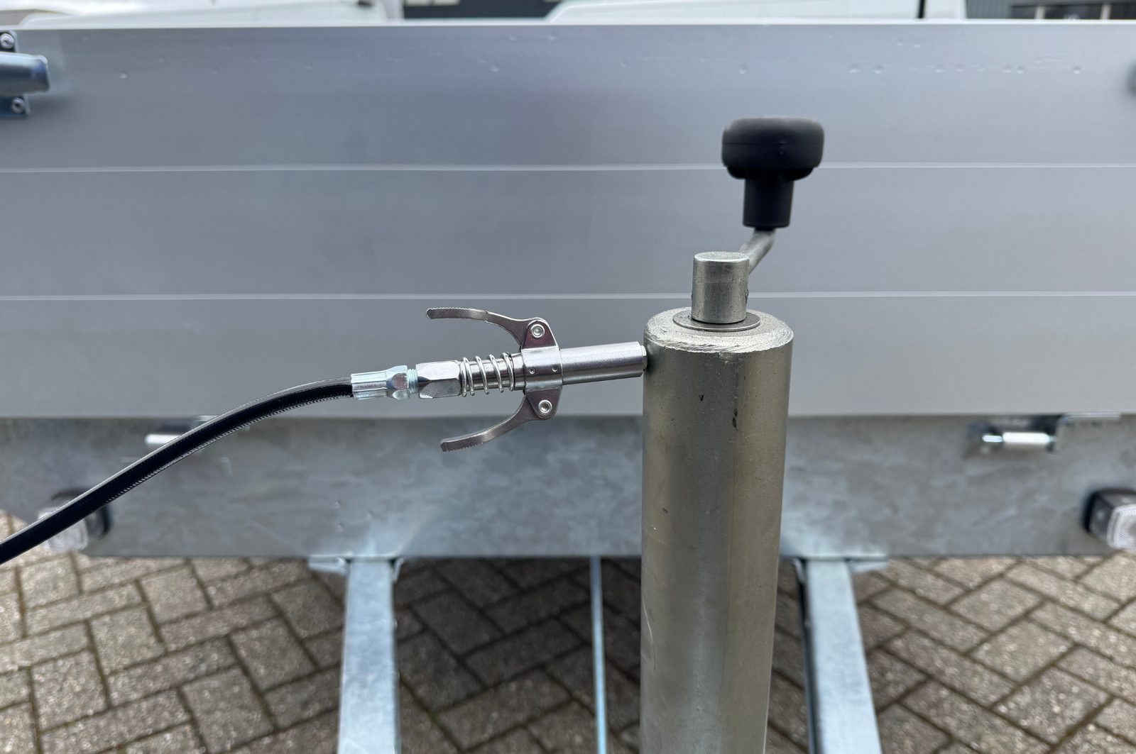 Professional grease gun with accessories