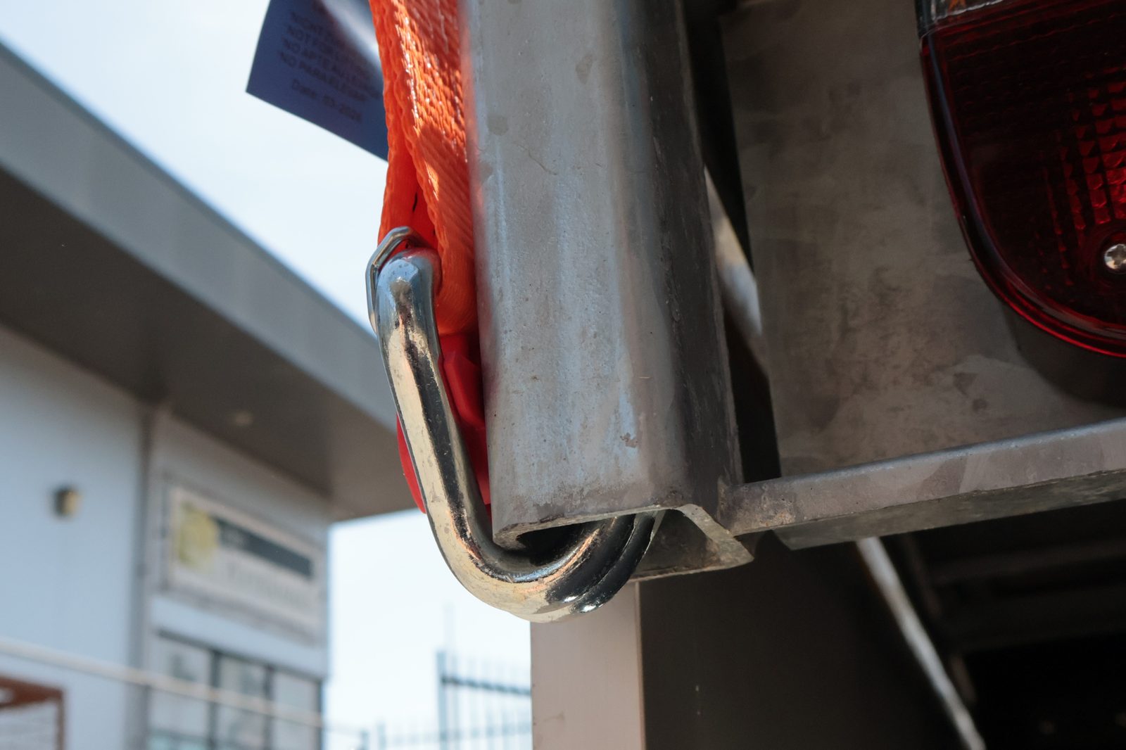 Ratchet strap with magnetic hook – 800 x 5 cm – 4000 kg – 2-part – orange