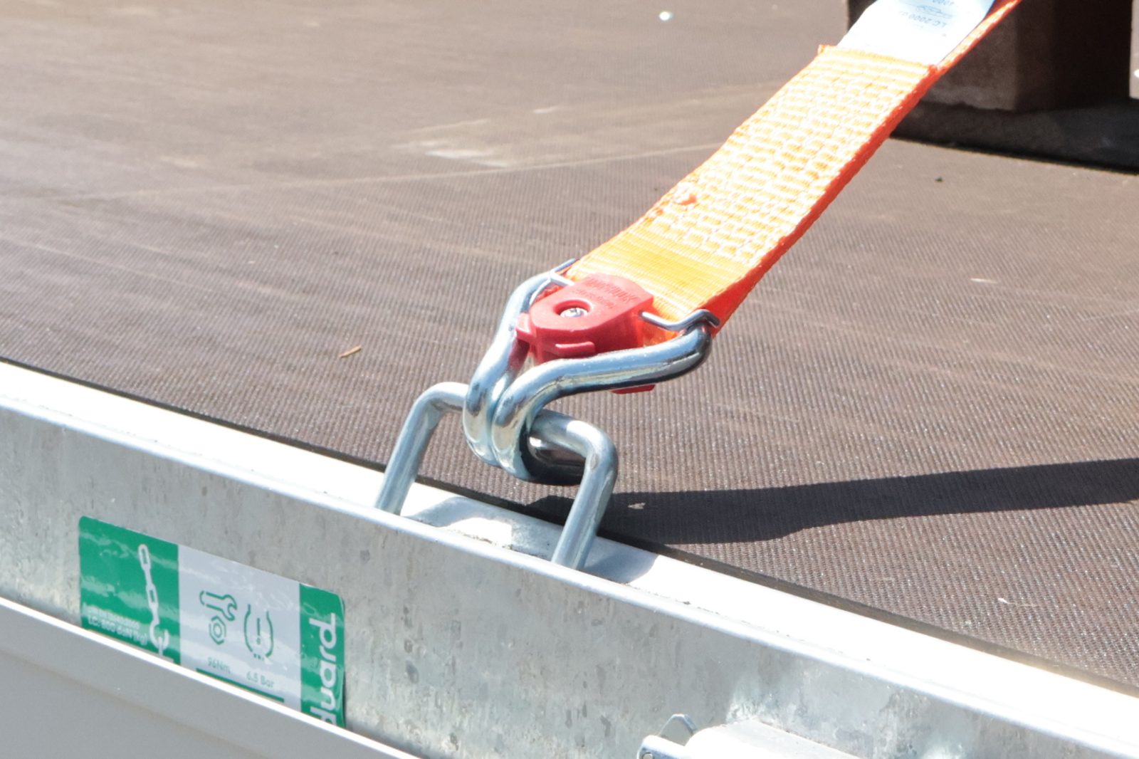 Ratchet strap with magnetic hook – 800 x 5 cm – 4000 kg – 2-part – orange