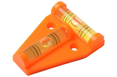 Pyramid spirit level with magnet